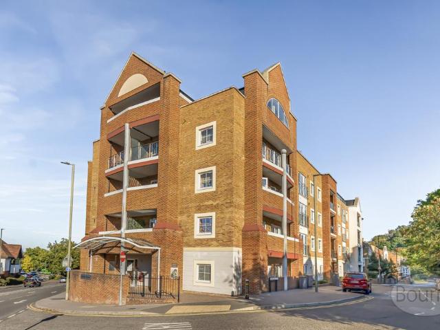 Flat for sale in Holloway Hill, Waverley