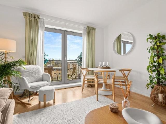 Flat for sale in Easthampstead, Bracknell