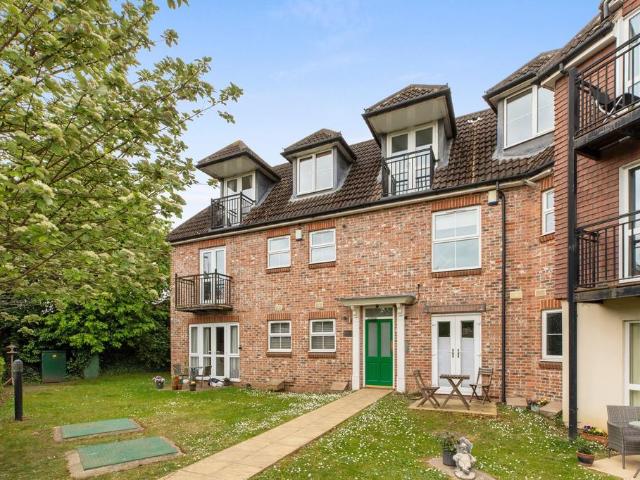 Flat for sale in Chepping Wycombe, Loudwater