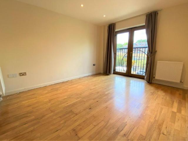 Flat for sale in New Barnet, Greater London