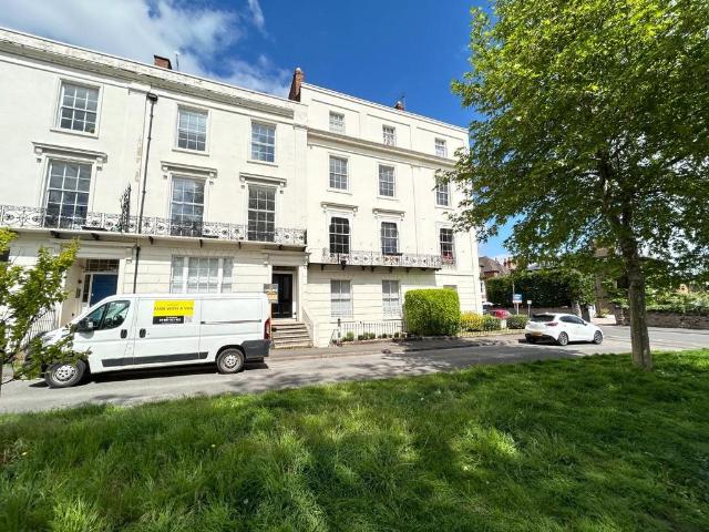 Flat for sale in Milverton, Warwick