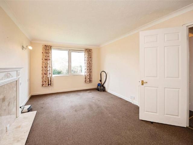 Flat for sale in Hornchurch, Greater London