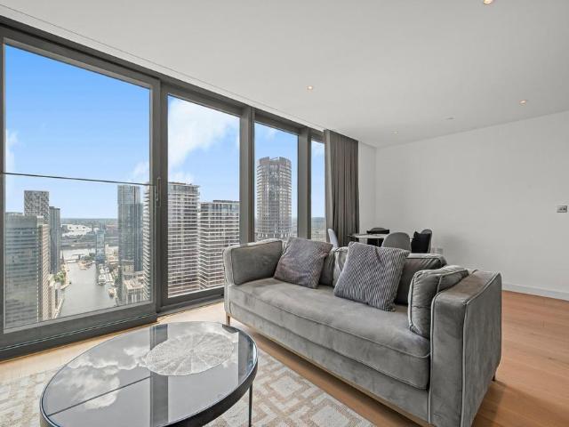 Flat for sale in Isle Of Dogs, Greater London