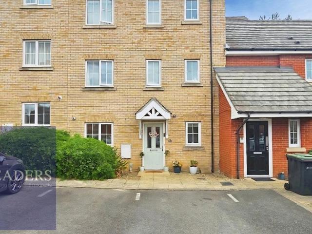 Flat for sale in Sudbury, Chelmondiston
