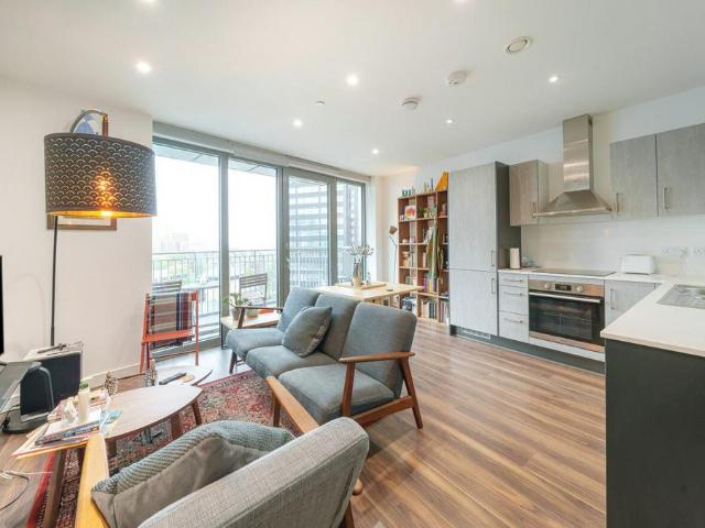 Flat for sale in Nine Elms, Greater London