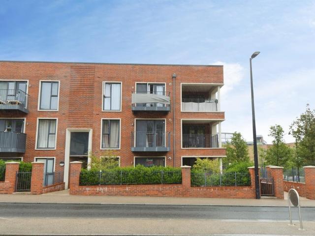 Flat for sale in Daws Hill, Cressex