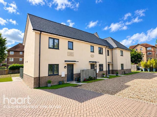 Flat for sale in Hythe, Colchester