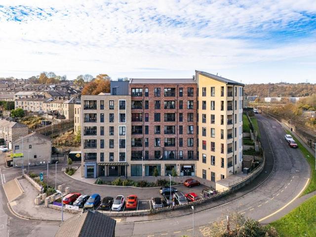Flat for sale in Brighouse, West Yorkshire