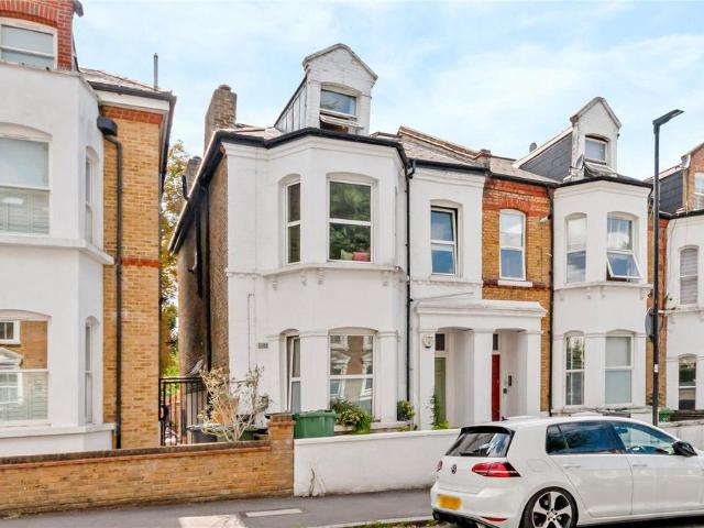 Flat for sale in Tulse Hill, Greater London