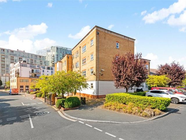 Flat for sale in Greenwich Town Centre, Greater London