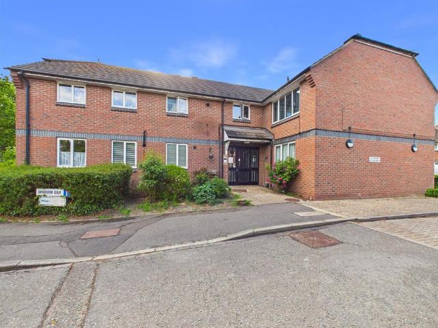 Flat for sale in Hampton, Greater London