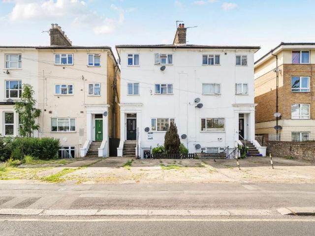 Flat for sale in London Borough of Croydon, Selhurst