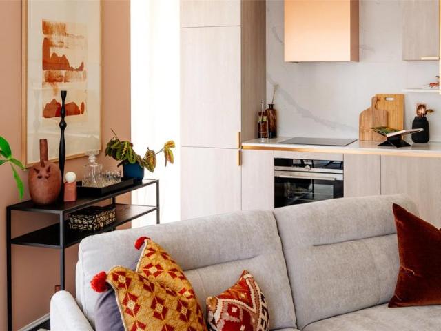 Flat for sale in Canary Wharf, Greater London