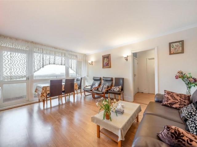 Flat for sale in St. John's Wood, Greater London