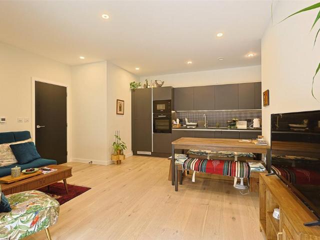 Flat for sale in London Borough of Ealing, Hanwell