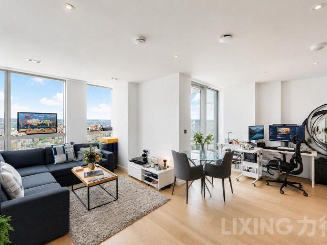 Flat for sale in Hoxton, Greater London