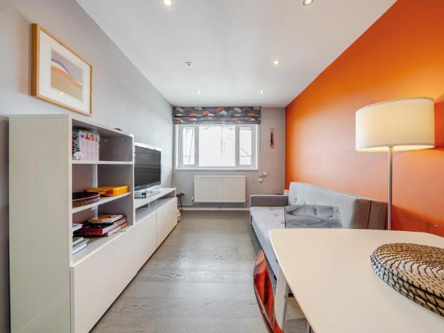 Flat for sale in Camberwell, Greater London