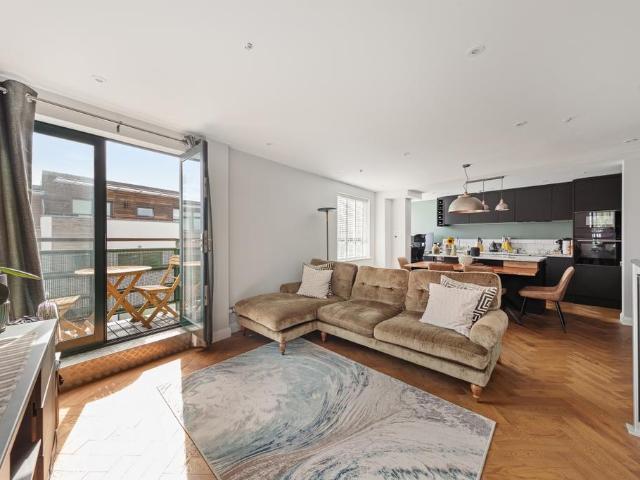 Flat for sale in Royal Borough of Greenwich, Greater London