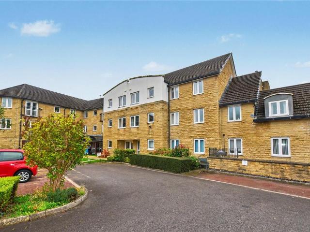 Flat for sale in Kelcliffe, Leeds