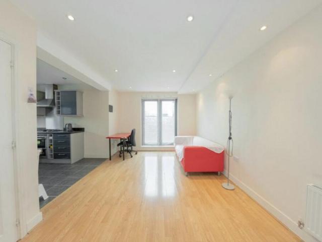 Flat for sale in Gants Hill, Isle Of Man