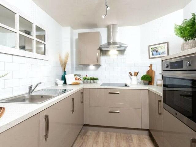 Flat for sale in Hurst Green, Tandridge