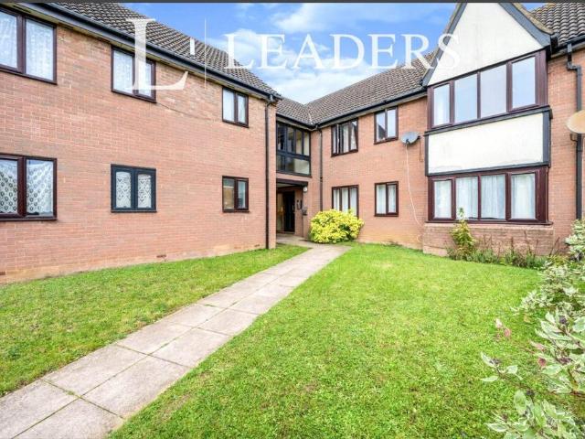 Flat for sale in Spring Park, Luton