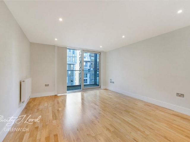 Flat for sale in Greenwich Town Centre, Greater London