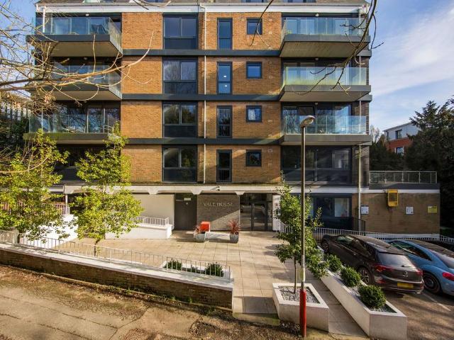 Flat for sale in Broadwater Down, Sandown Park