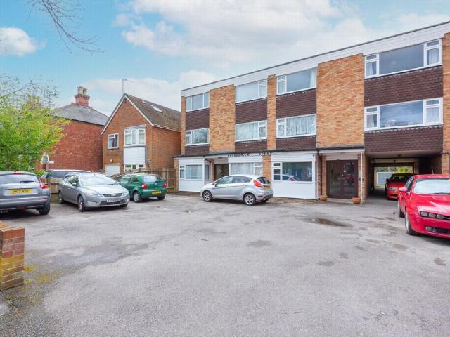 Flat for sale in Farnborough, Hampshire
