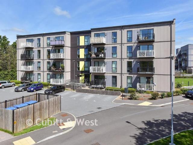 Flat for sale in Worthing, West Sussex