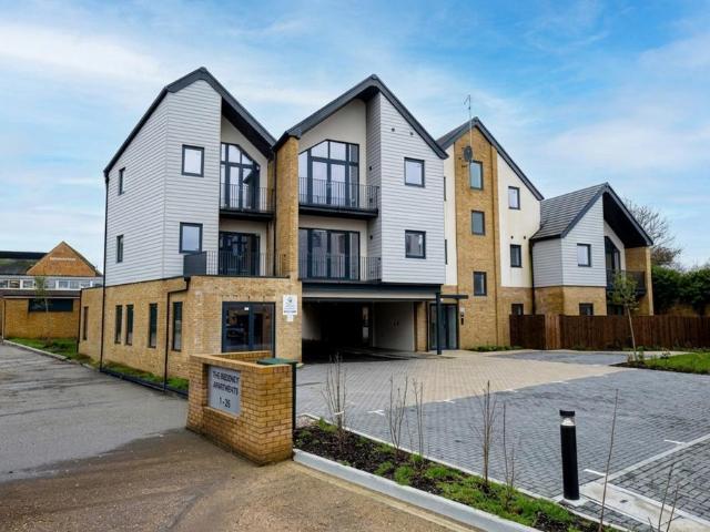 Flat for sale in Barling, Essex