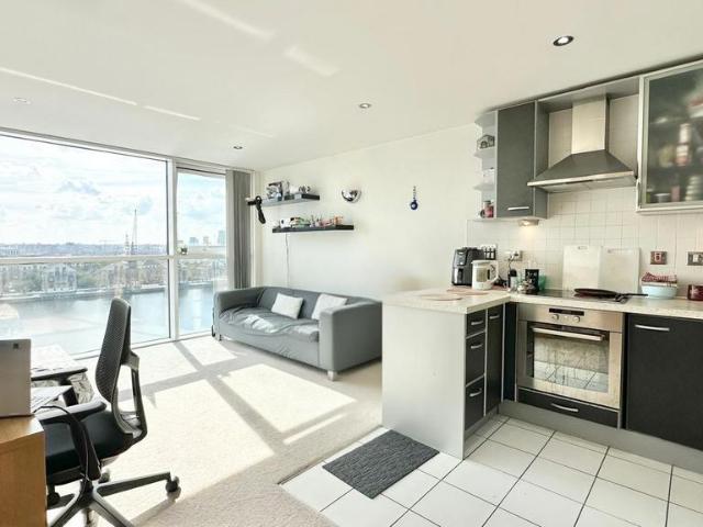 Flat for sale in Canning Town, Greater London