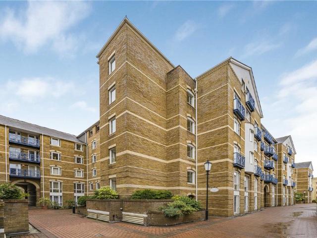Flat for sale in Rotherhithe, Greater London