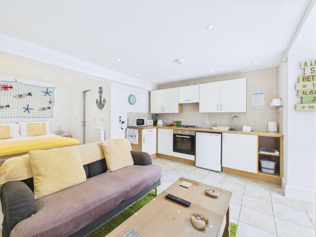 Flat for sale in Penbeagle, Cornwall