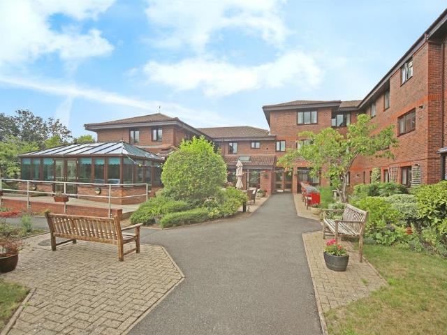 Flat for sale in Tiddington, Alderminster