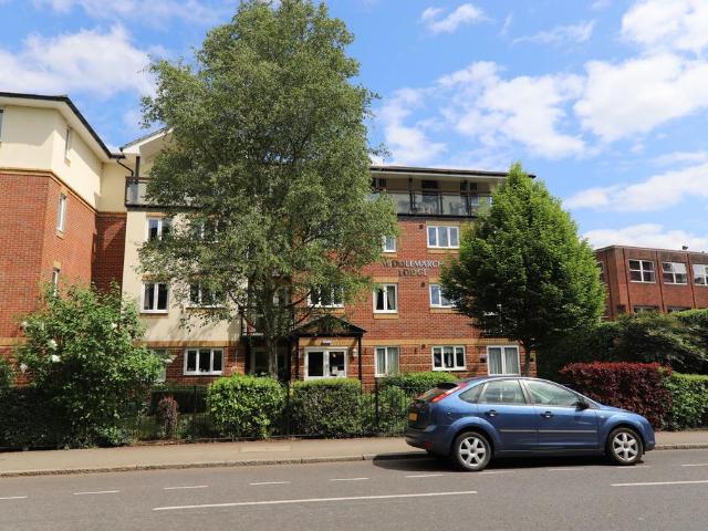 Flat for sale in Batchworth