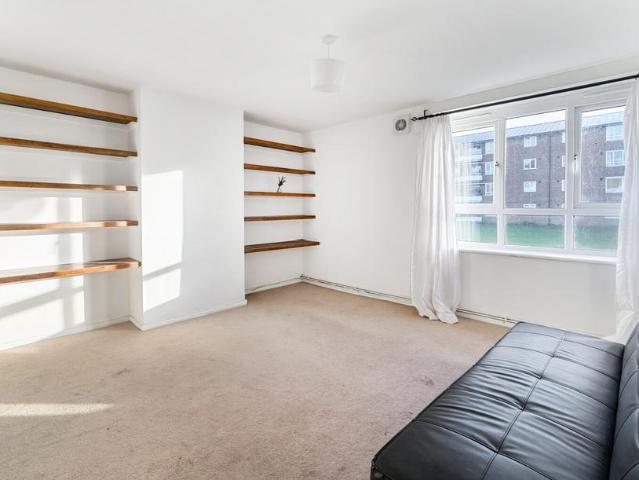Flat for sale in West Norwood, Greater London