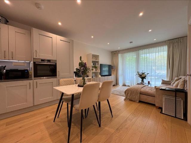 Flat for sale in West Finchley, Greater London