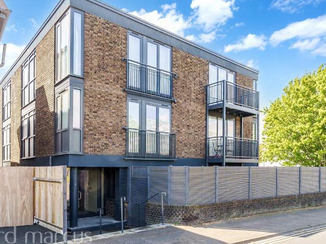 Flat for sale in West Ewell, Ewell