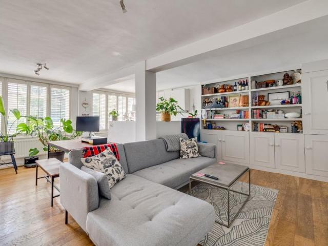 Flat for sale in East Sheen, Greater London