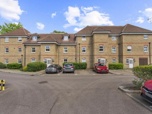 Flat for sale in Sawbridgeworth, Colliers End
