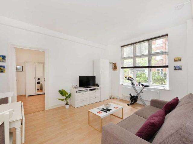 Flat for sale in St. John's Wood, Greater London