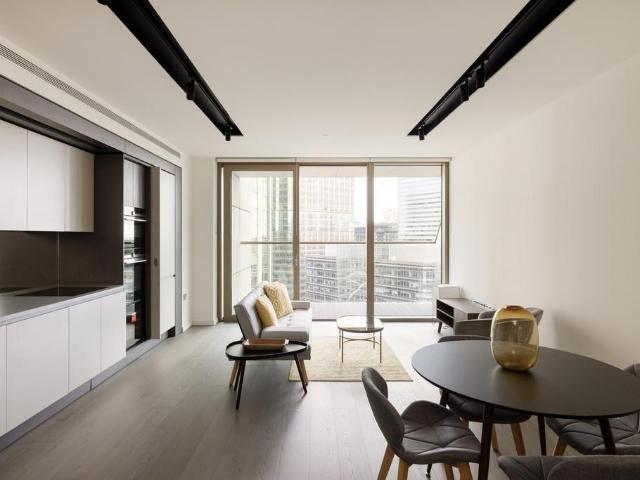 Flat for sale in Isle Of Dogs, Greater London