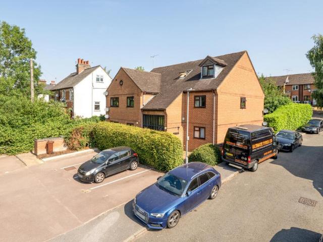 Flat for sale in Loudwater, Buckinghamshire