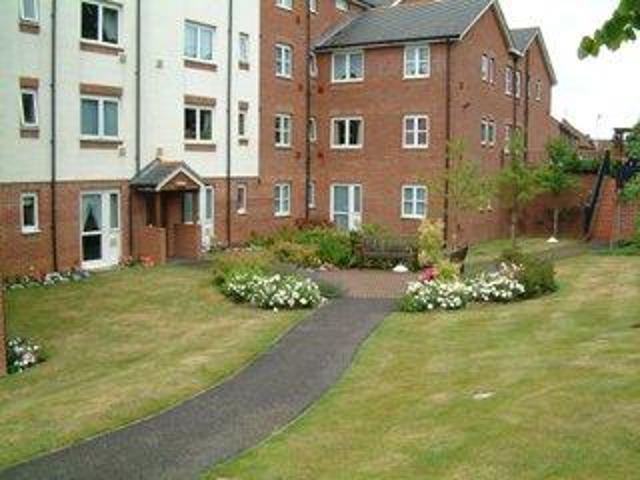 Flat for sale in Leighton-Linslade, Leighton Buzzard