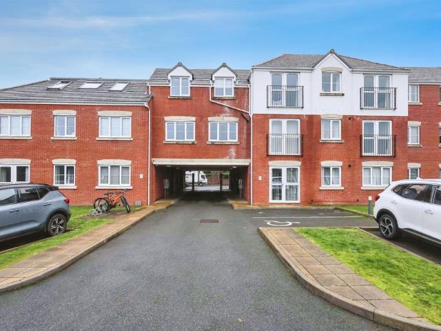 Flat for sale in Audnam, Amblecote