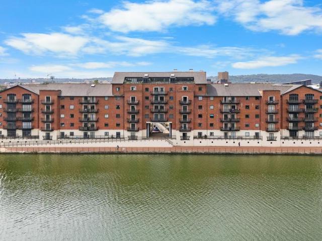 Flat for sale in City Centre, Falcon Lodge