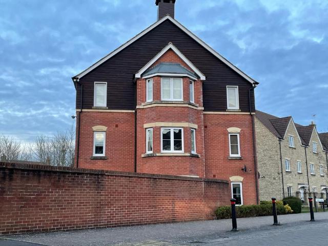 Flat for sale in Taw Hill, Abbey Mead