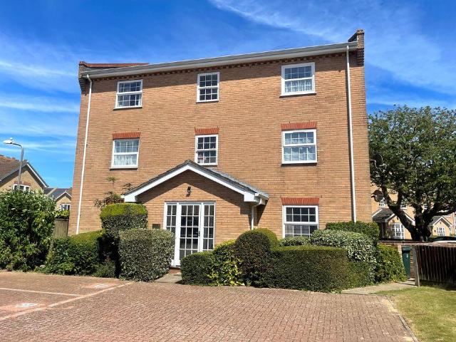 Flat for sale in Lower Walmer, Ash
