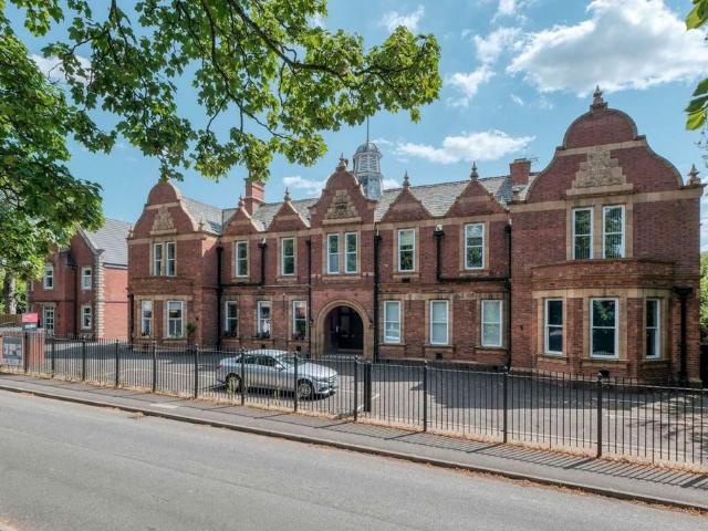 Flat for sale in Bromsgrove